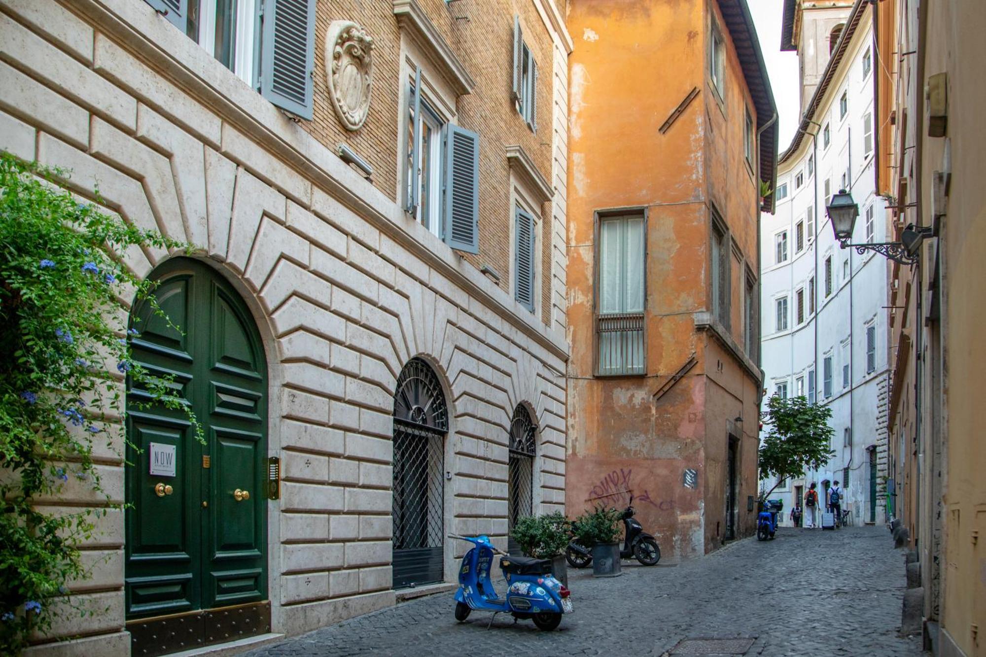 The Right Place 4U Navona Luxury Rooms 5*